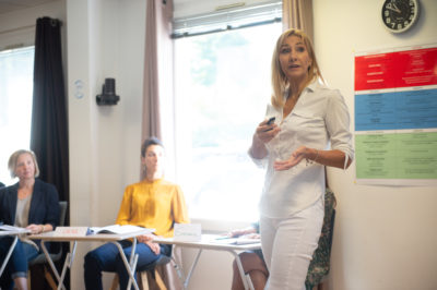 Tania Lafore, formatrice en PNL et hypnose, coach professionnelle à Annecy, formation Technicien PNL à Annecy