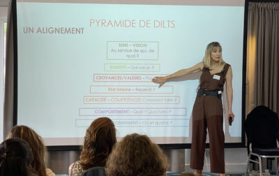 Tania Lafore, formatrice en PNL et hypnose, coach professionnelle à Annecy, formation Praticien PNL à Annecy